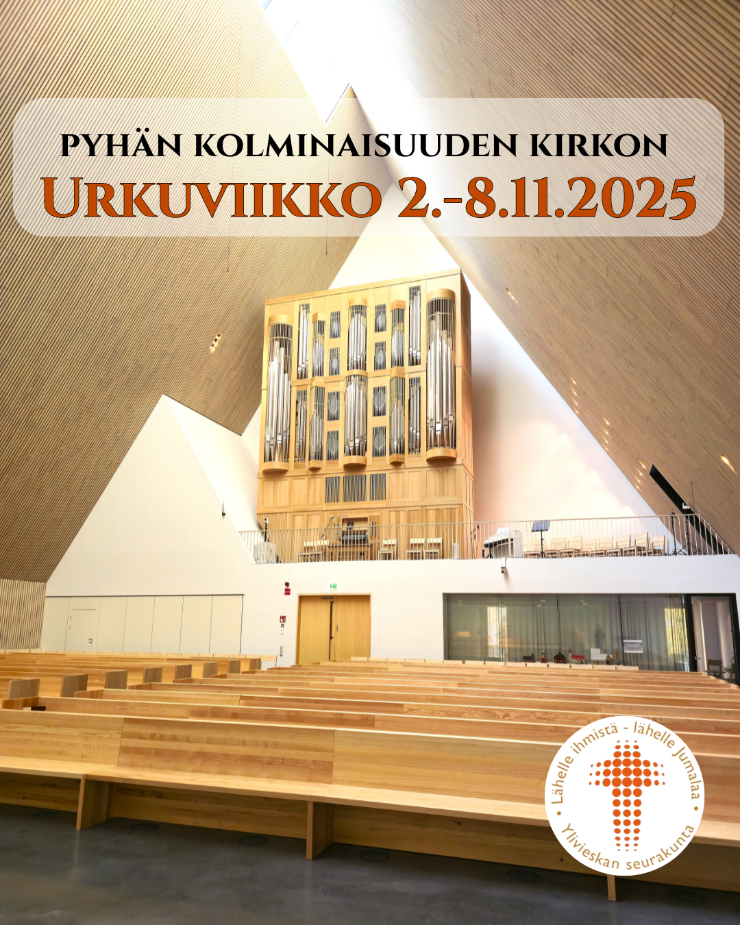 Ylivieskan Pyhän Kolminaisuuden kirkkosali ja uudet urut.