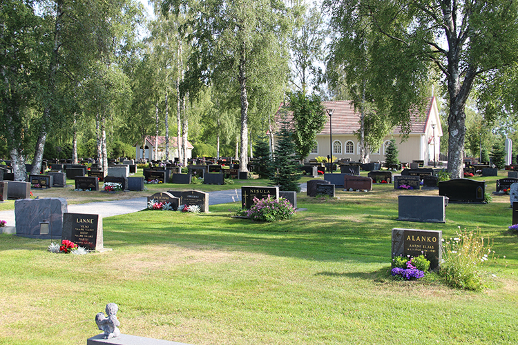 Heikkilän hautausmaa Kesäinen kuva Heikkilän hautausmaasta