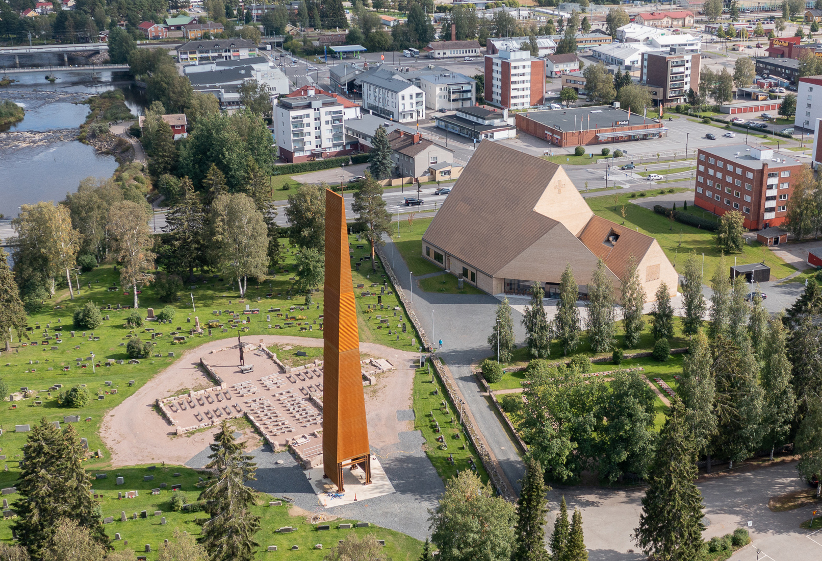 Kirkon ovet auki myös syksyllä - Pyhän Kolminaisuuden kirkko valittu Arkkitehtuurin Finlandia -palkintoehdo...